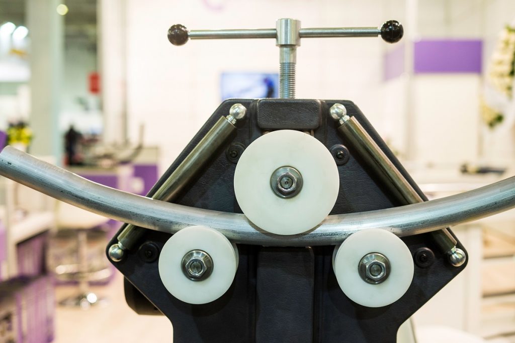Roll bending machine