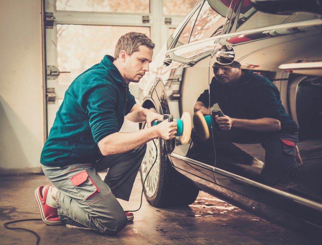 a car mechanic